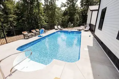 Image de New! Dock! Pool! Hot Tub! Games!