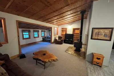 Image de Entire Home / Cabin - Cozy Cottage Vibes with Fire Pit, Full Kitchen & Garden