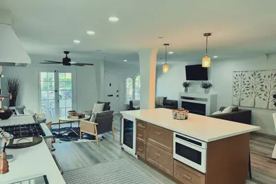 Image de Belmont Shore Beach Home, Sleeps 8+, Walk to Beach – Balcony & Patio