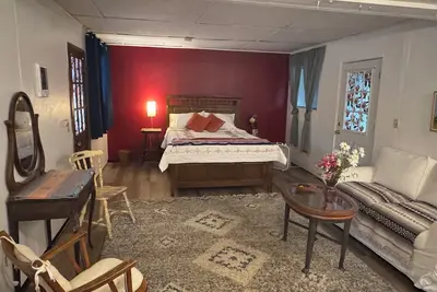 Image de Lovely Cottage on Vashon Island w/Salish Sea views, trails & forest on 5 acres.