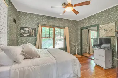 Image de \"Shangri-La\"! A Serene Retreat - Direct access to Trails just 7 miles drive! !