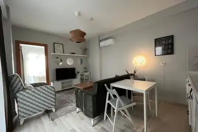 Image de A-Chic 1-bedroom apartment with WiFi, Ac in vibrant Istanbul