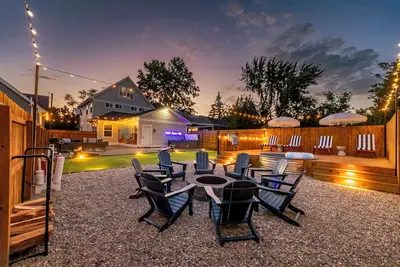 Image de Private Cinema + Cowboy Pool, Putt Putt, Arcade
