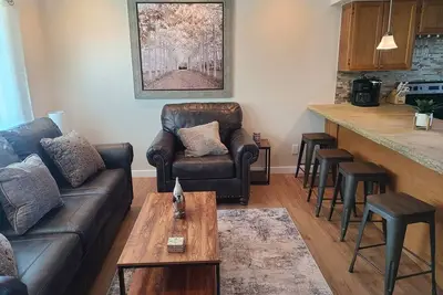 Image de Applewood Charming Two Bedroom Big Fenced Yard