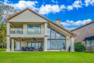 Image de Lake Conroe Waterfront 5br/5. 5ba Home w/ 2 Docks, Balcony Views, Sleeps 12