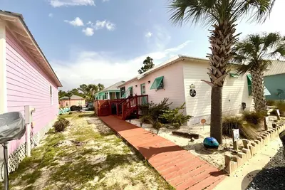 Image de Earl's Oasis is waiting for you! Enjoy our comfy 3br 2ba cottage in Fort Morgan.