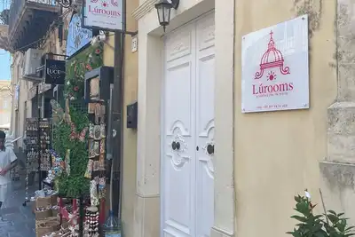 Image de Lúrooms in the center of Noto is suitable for any type of visitor.