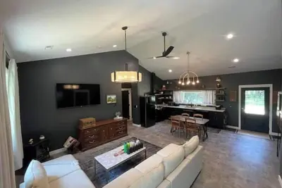 Image de New Listing 2br/2ba lake access to Trout Lake, HotTub, Firepit, beautiful views