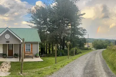 Image de Charming 2-Br cottage in Galax with WiFi, Ac. Close to Blue Ridge Parkway