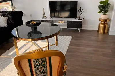 Image de Beauty Arielle 2beds Condo heated pool Gym Parking bbq e-scooter Mall Wonderland