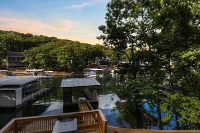 Image de Lakefront Home, Private Dock + Kayaks, Arcade Games, Pet Friendly