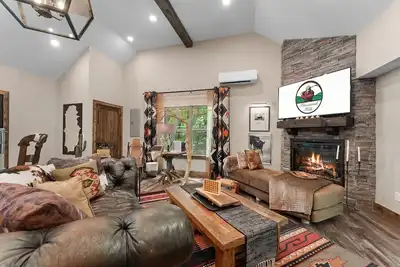 Image de The Ultimate Couples' Escape w/ Hot Tub & Firepit