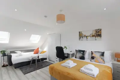Image de City Apartment - Sleeps 2 & Free Parking