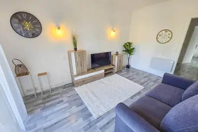 Image de Le Cosy du Lac | Vue Lac – Centre Calme – Parking – Wifi – Appartement lumineux 4 pers