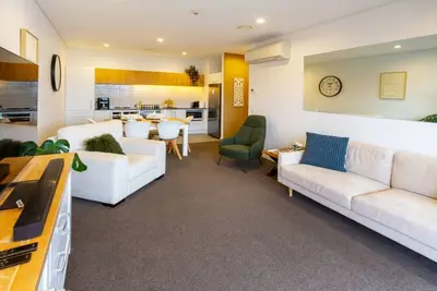 Image de Heart of the City – Stylish 2br with Parking