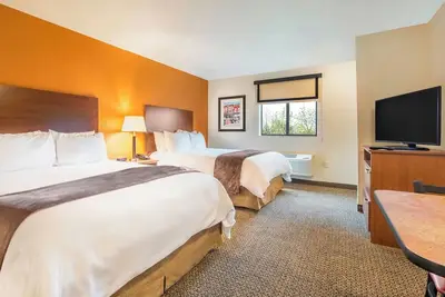 Image de Homey Room w/ Kitchen Near Scheels Arena –3 Min Drive | Bbq Facilities | Parking