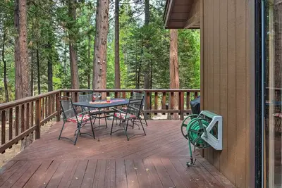 Image de Game Room & Deck: Pet-Friendly Camp Connell Cabin