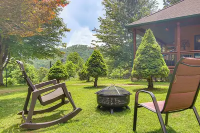 Image de Wraparound Porch w/ Views: Blue Ridge Mtn Gem!