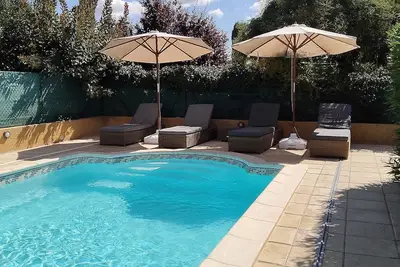 Image de Confort - charme: Havre de paix avec piscine, mer proche et trésors du Languedoc