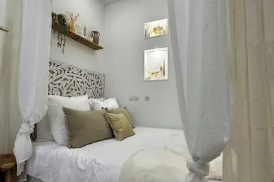 Image de ✨ Nid douillet en plein cœur de Pézenas – Confort & charme signé Sandro