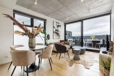 Image de Suave Condo in Trendy Prahran~Steps to Greville St