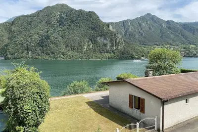 Image de With large fenced garden, barbecue and panoramic view