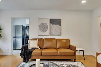 Image de \"Cityscape Retreat\" Condo w/ Balcony + King Bed