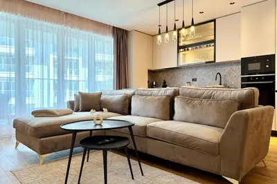Image de Modern furnished vacation apartment with covered balcony directly on Lebada Lake