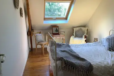 Image de Studio chez la hôte avec salle de bain privatisée et coin pique-nique