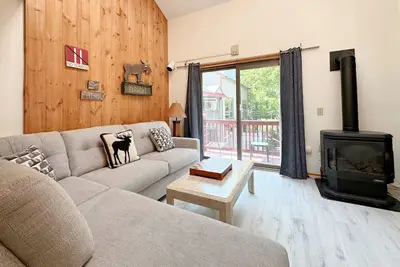 Image de Roomy Family Getaway at base of White Mountains - Sleeps 7!