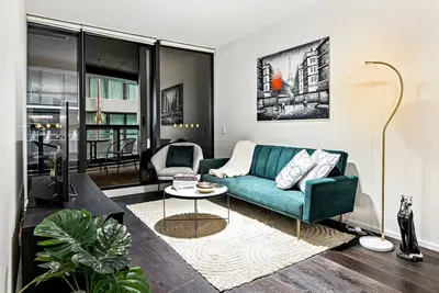 Image de Lakeside Luxury 2b2b Apartment | Parking Gym Pool