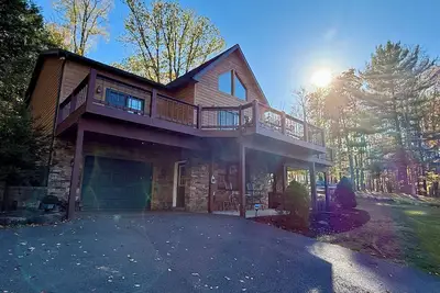 Image de Spacious 5-bedroom house in Deep Creek, Md with WiFi, Ac