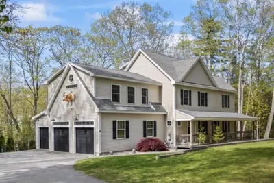 Riverfront Retreat. 4-bedroom Ogunquit home. Secluded yet close to everything,