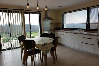 Image de Appartement 'Pyrenea' avec vue sur la montagne, terrasse privée et Wi-Fi