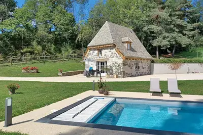 Image de La Fourniou de Ju'Lou gîte au cœur du Carladès où les animaux sont acceptés!