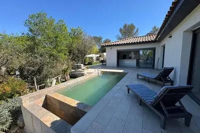 Image de Villa 'Au Bord Du Gardon' avec Vue sur la Montagne, Wi-Fi et Climatisation