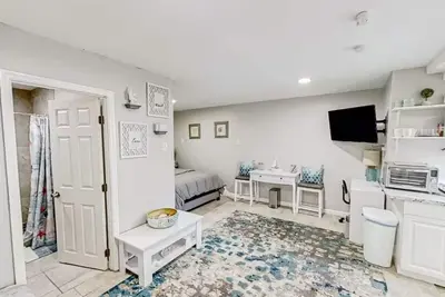 Image de Charming studio Close to Bush Gardens and Usf