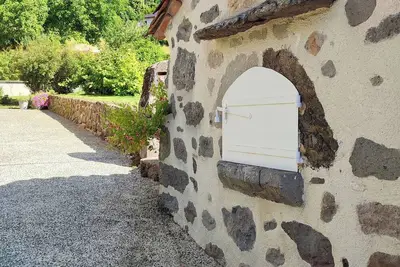 Image de Évadez-vous au cœur du Cantal : Votre Maison de Caractère vous attend!