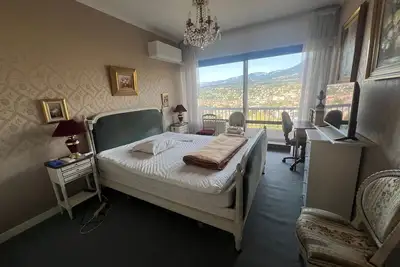 Image de Grand appartement \"classique\", vue époustouflante. Tennis et piscine au pied.
