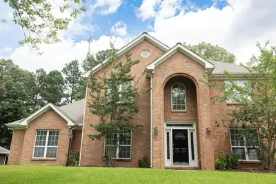 Image de 5br Home near Msu w/ Patio & Fireplace