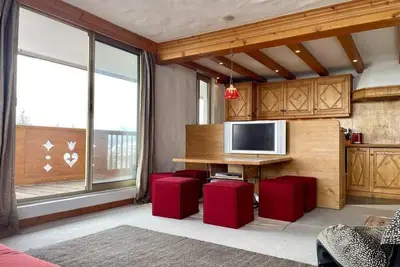 Image de 9ème étage, vue montagne, terrasse, balcon, télévision, casier à ski, 72m², Courchevel