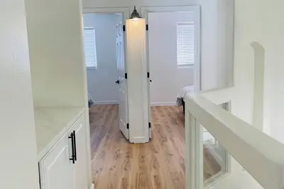 Image de Spacious 4-bdrm Lakefront house with WiFi, Ac in Chandler + Centrally located.