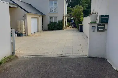 Image de Appartement t3 à l' étage d'une maison, située au centre ville. Au calme. entrée