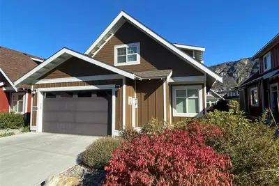 Image de Beautiful Cottage Just Steps From The Beach\nThe cottages on Osoyoos Lake