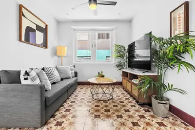 Image de Location is Everything 3and a Half Bedroom