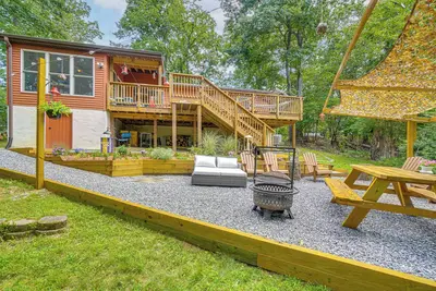 Image de 5 Mi to Harpers Ferry Nhp: Quiet Home w/ Deck