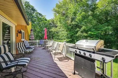 Image de Golf Course Views & Games Galore - Vine Grove Gem!