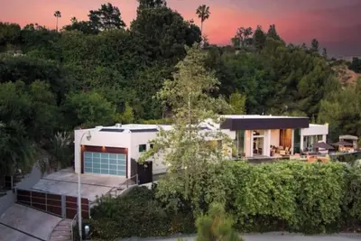 Image de Zen Estate - Luxurious 5br Beverly Hills Sanctuary with Pool & Canyon Views