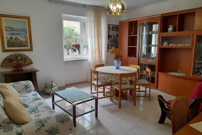 Image de Large and bright house with all amenities and within walking distance to the sea.