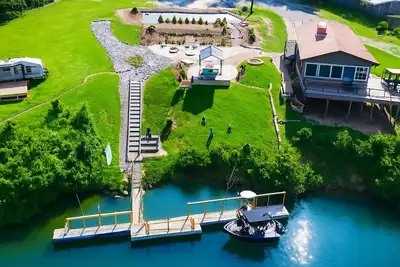 Image de Peaceful 2b/2b Nw Ga Waterfront Getaway w/fishing, boating +watersports-Sleeps 7